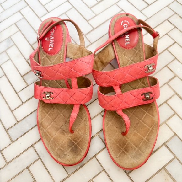 Chanel pink quilted sandals - Picture 1 of 4